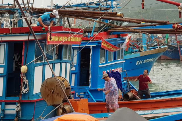 Tàu cá hối hả vươn Trường Sa, sẵn sàng ăn Tết trên biển - 4
