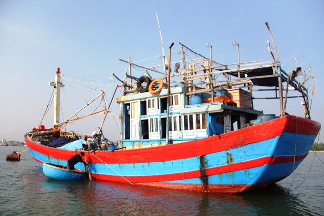 'Tàu Trung Quốc không cứu còn ép chúng tôi ký giấy đánh bắt vi phạm chủ quyền' - ảnh 1