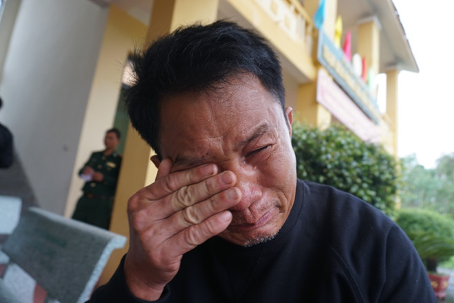 12 thuyền viên tàu hàng bị chìm được cứu sống: 'Chậm một tí chắc chúng tôi đã chết' - ảnh 5