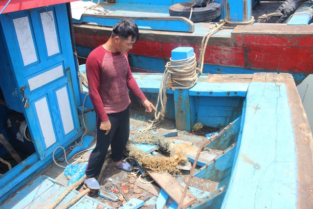 Làng chài tỷ phú bị cuốn phăng ra biển cùng món nợ khổng lồ! - 2