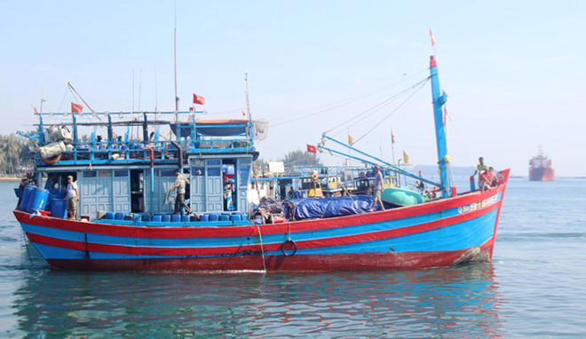 Tàu cá của ngư dân Quảng Nam chuẩn bị tiếp tục vươn khơi để bảo vệ ngư trường /// Ảnh: Mạnh Cường