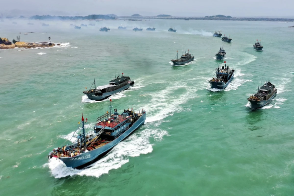 Trung Quốc dỡ lệnh cấm đánh bắt đơn phương, tàu cá nước này sắp tràn xuống Biển Đông - Ảnh 1.