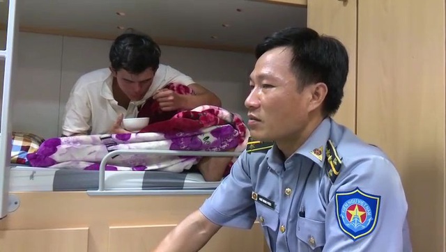 Vụ 26 ngư dân chìm tàu: Hình ảnh đầu tiên 3 ngư dân trở về từ cõi chết - 9