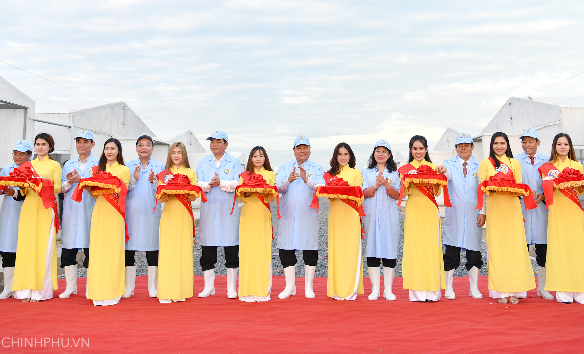 thu-tuong-du-khanh-thanh-khu-san-xuat-ca-tra-giong-tren-song-tien-1358